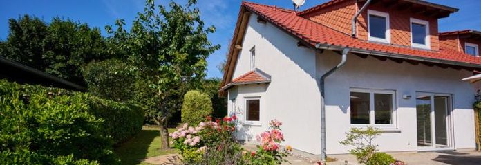 Kröpelin: Zadbany dom w zabudowie bliźniaczej ze słonecznym tarasem w spokojnej lokalizacji w pobliżu Bad Doberan i Morza Bałtyckiego