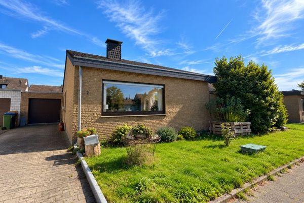 Herzogenrath-Merkstein – Gelecek potansiyeli taşıyan geniş bungalov.