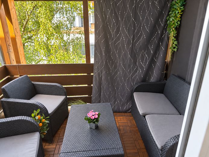 114 m² Loftwohnung mit hohen Decken, Einbauküche, Balkon & Garage – zentral in Pforzheim – Balkon
