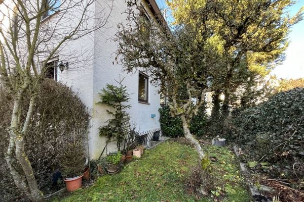 Gechingen: 3,5 ZW über 3 Etagen im Reihenendhaus