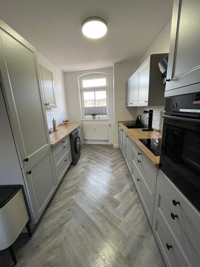 Sanierter Altbau in Buckau: 4,5 Zimmer, Balkon + Austritt, 4. OG ohne Aufzug – Einbauküche