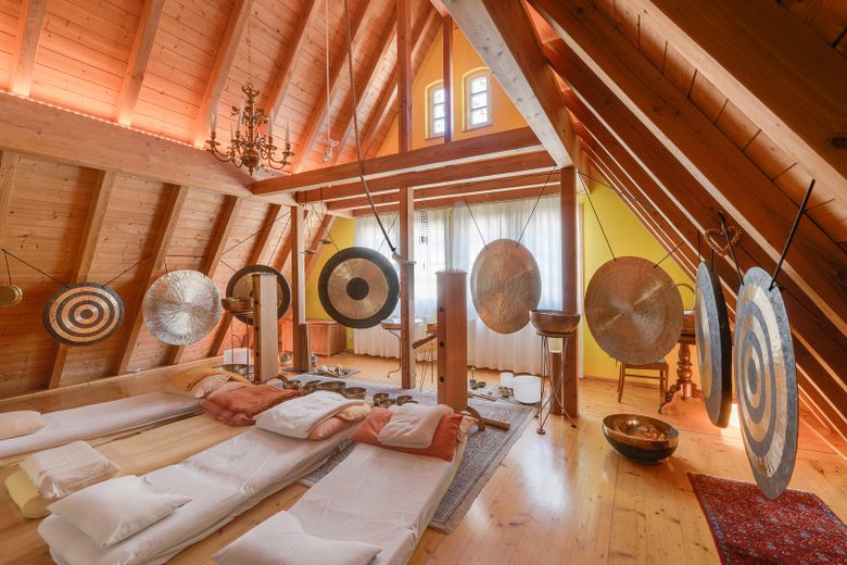 Casa unifamiliar versátil con galería, sauna y apartamento independiente – Dachgeschoss