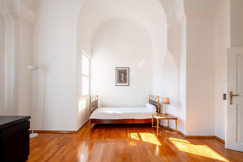 Bettnische mit Rundbogen