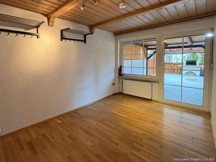 Reihenmittelhaus in zentraler Lage von Naila bietet ein großzügiges Zuhause – VUB0002349-10