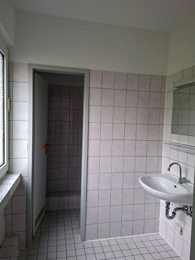 Sofort startklar: 120 m² Büro-/Praxisetage in Bestlage Borbeck - nur 2 Gehminuten zu Markt & Bahnhof – Kunden - WC