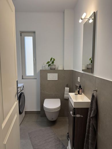 Elegante apartamento de 4 habitaciones en una ubicación céntrica – Gäste-WC