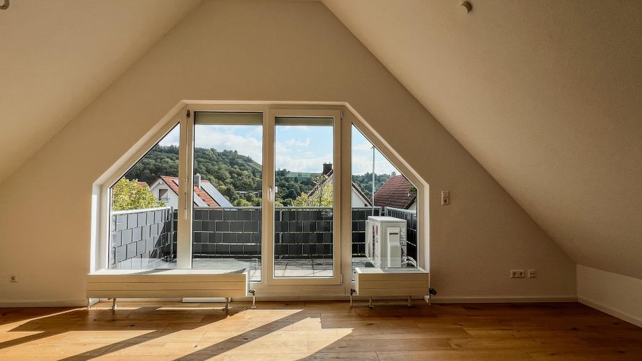 Moderne 4-Zimmer-Maisonette mit offenem Wohnkonzept, Balkon & TG-Stellplatz in Top-Lage – Wohn-/Essbereich