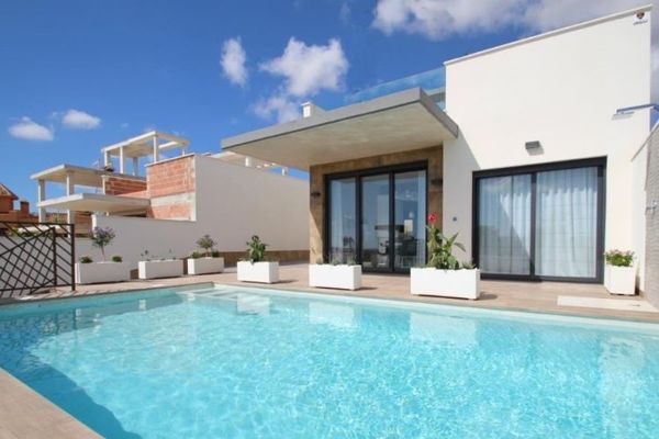 Luxuriöse Villa mit Pool