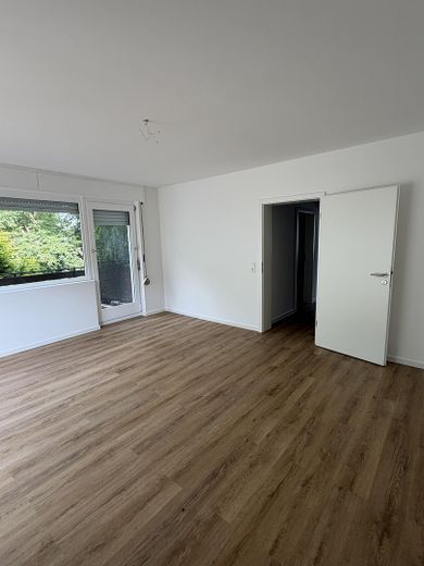 Yenilenmiş ikiz ev, garaj ve teras – Stieghorst – Schlafzimmer mit Zugang Balkon