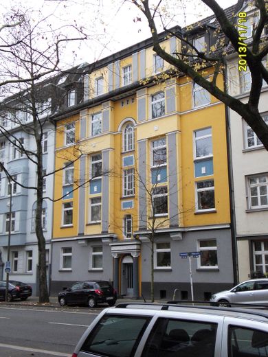 Kreuzviertel!!! Piękne mieszkanie w starej kamienicy z 3,5 pokojami i BALKONEM OD POŁUDNIOWEGO ZACHODU – Hausansicht