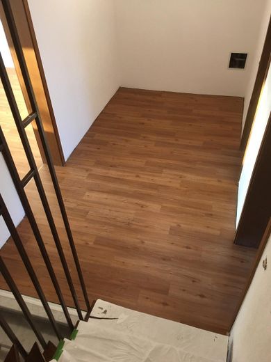Spacious terraced house with garden, garage, fitted kitchen, and converted attic in Neu-Ulm/Gerlenhofen – Treppenhaus 1. Stock