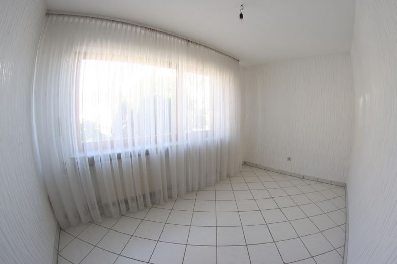 Idealny na czas emerytury: parterowy, wolnostojący dom jednorodzinny o powierzchni 100+90m² na działce o powierzchni 387 m² (kupno) – EG: Arbeits- oder Gästezimmer