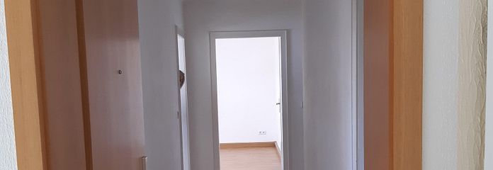 Frisch renoviert, hell und ruhig. "Ohne Makler" – Blick in die Diele