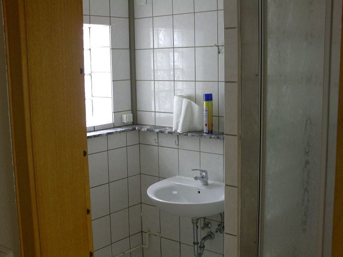 EFH 3ZKB 84qm in Fuldatal Ihringshausen - Miete oder Mietkauf €200+NK – Badezimmer im EG