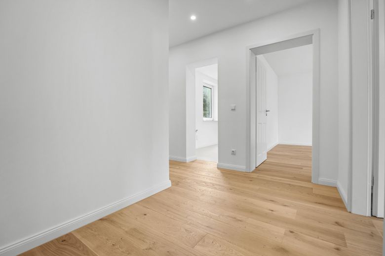 Erstbezug nach Sanierung in Wettbergen: 2 Zimmer mit Loggia – Flur 