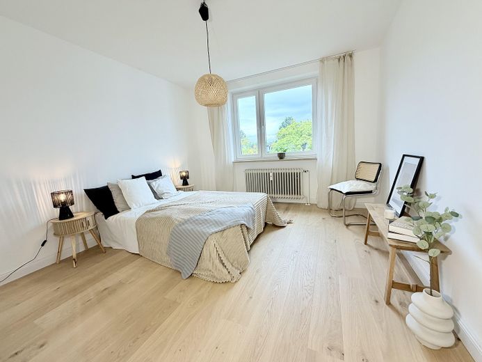 Appartement 3 pièces fraîchement rénové et libre, avec balcon orienté au sud – Schlafzimmer