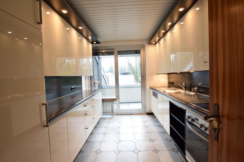 Exklusives Wohnen am Königsforst – Hochwertige 135‑m²‑Residenz in der Parkstraße – Küche