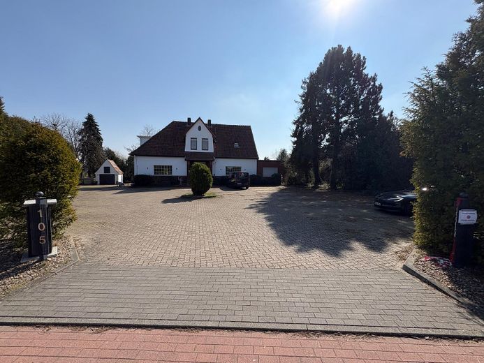 Straßenansicht