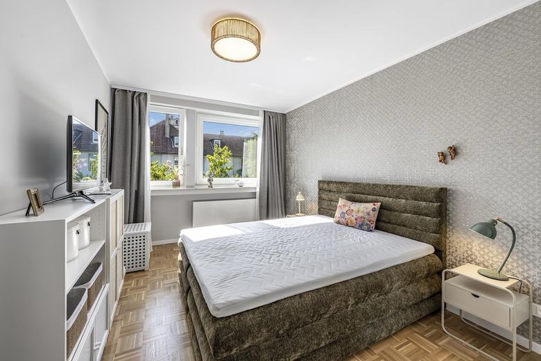 2-Zimmer-Wohnung, v(t)oll möbliert, Pauschalmiete, Düsseldorf Unterbilk – Schlafzimmer