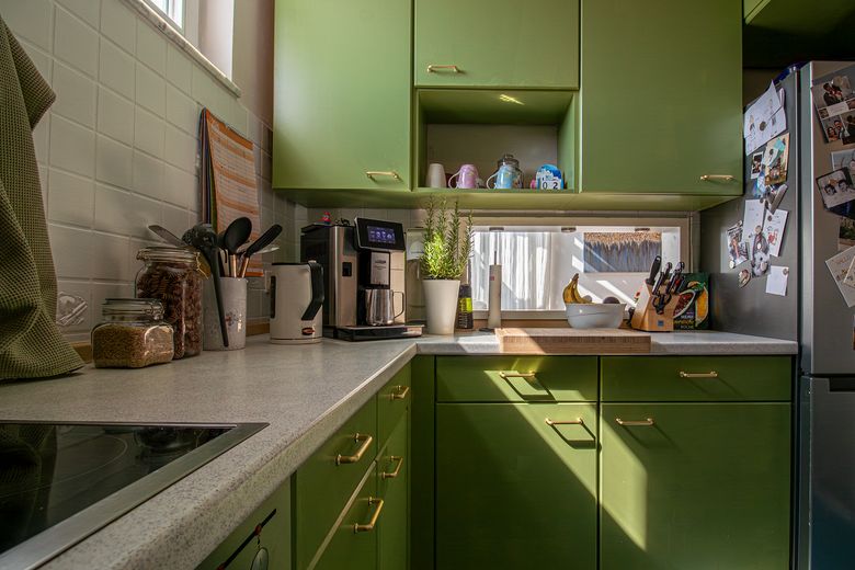 Provisievrij: 4-kam.-galerij-maisonnette, bovenste verdieping, balkon & ondergrondse garage-Geretsried-Stein – Durchreiche 