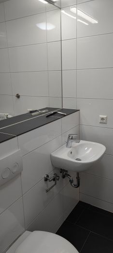 #2.17# Sehr schöne vollmöblierte Galeriewohnung mit Balkon. Ab Oktober. – Foto 13