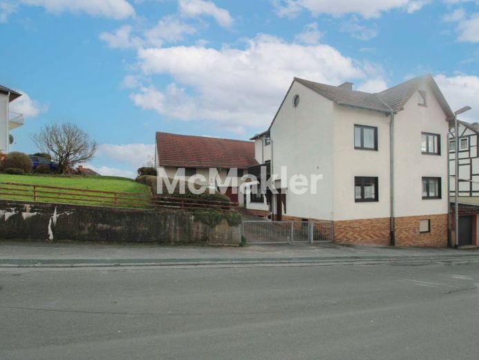 Vielseitiges Mehrgenerationenhaus auf großem Grundstück mit Scheune & Garten in Grävenwiesbach – Foto 1