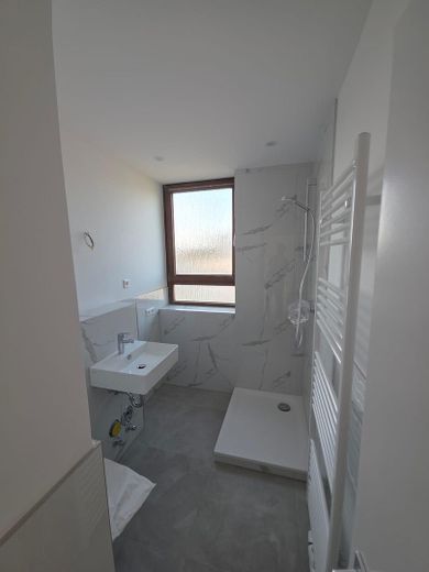 Hermoso ático de 2 habitaciones (tras la reforma) en Neckarsulm-Neuberg – Bad - Bild 2