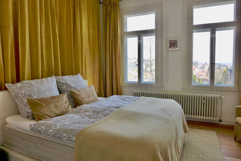 Sanierte bezugsfertige Villa mit Weitblick für Eigennutzung und/oder Kapitalanlage – Schlafzimmer OG