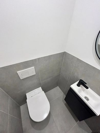 Modernes WG-Zimmer mit viel Licht/ Jaspersallee 27, München / 3.OG / WE47 / Zi.1 – Gäste WC