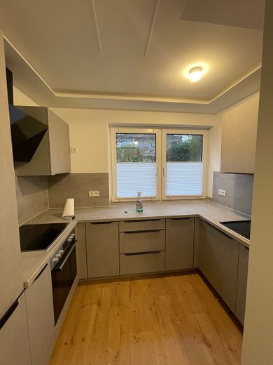 Atractiva casa adosada de esquina, clase energética A, vivienda multigeneracional con gran jardín y 2 garajes – Foto 3