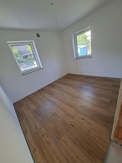 Maisonette Wohnung 71m² + 65m² Souterrain eigene Haustüre Erstbezug 2199€ warm inkl. Küche, Carport – Photo 13