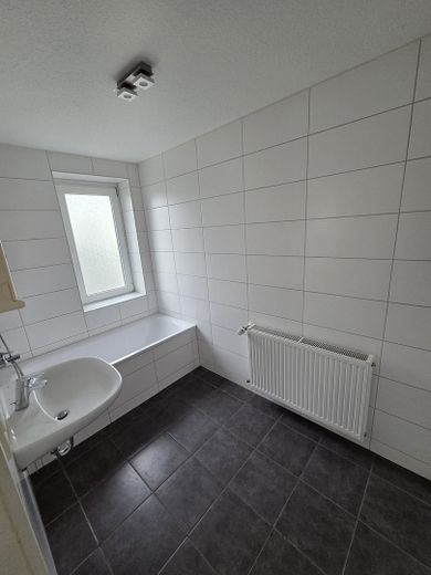3,5 Raumwohnung 112 qm, saniert mit Gartennutzung im Erdgeschoss – Bad