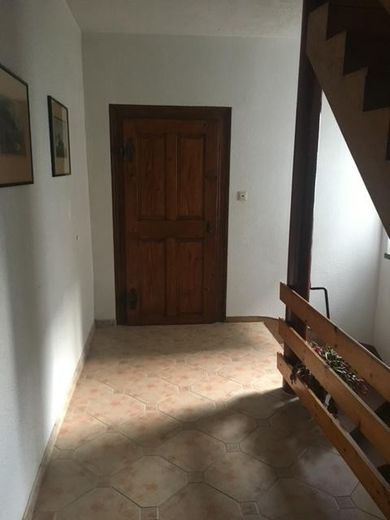 Gepflegtes Stadthaus mit Garten und Terrasse- Ohne Maklerprovision – Treppenhaus 1. Etage