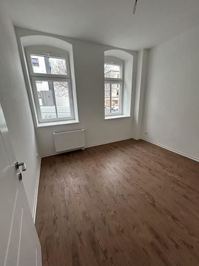 Zweitbezug nach San.! Kompakte 3-Zi mit EBK, Laminat, offener Küche und Wanne – IMG_6490