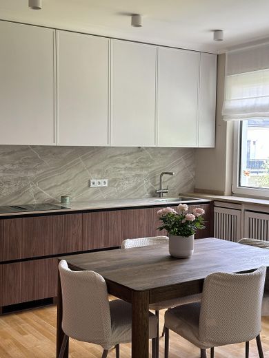 Saniert & bezugsfrei in Westend: 130 m², 2 Balkone, 2 Bäder, Stellplatz – provisionsfrei – Küche