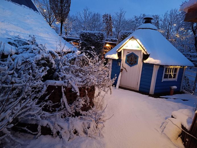 Family home with sauna, practice, cold room, barbecue hut, photovoltaic system and large garden in Horn-Lehe – Grillhütte