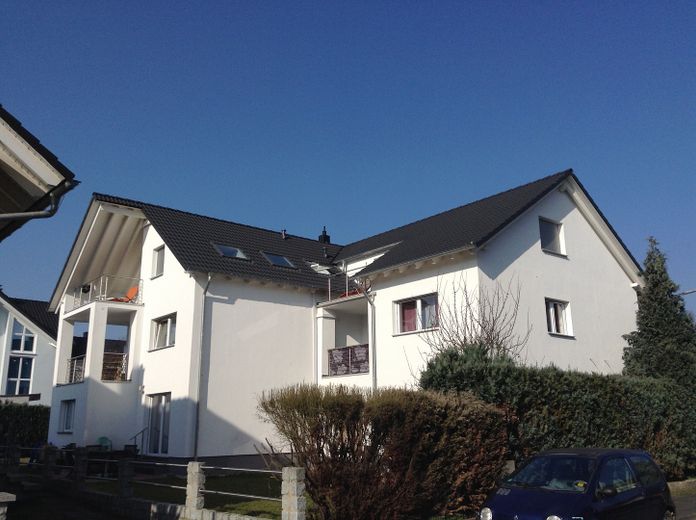 Moderne 3,5 Zi.-DG-Wohnung mit Balkon in toller Lage - von privat – Außenansicht