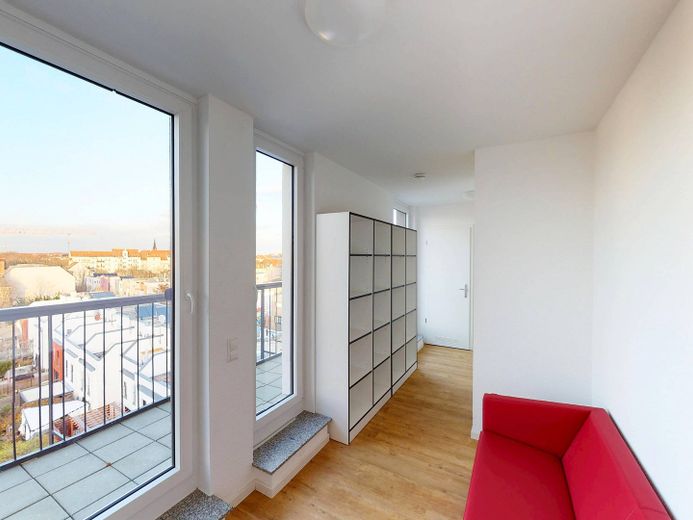 ** Modernes und vollmöbliertes 1-Zimmer-Apartment mit EINBAUKÜCHE, eigenem BALKON und gemeinschaftlicher DACHTERRASSE ** – Ansicht I: Gemeinschaftsraum