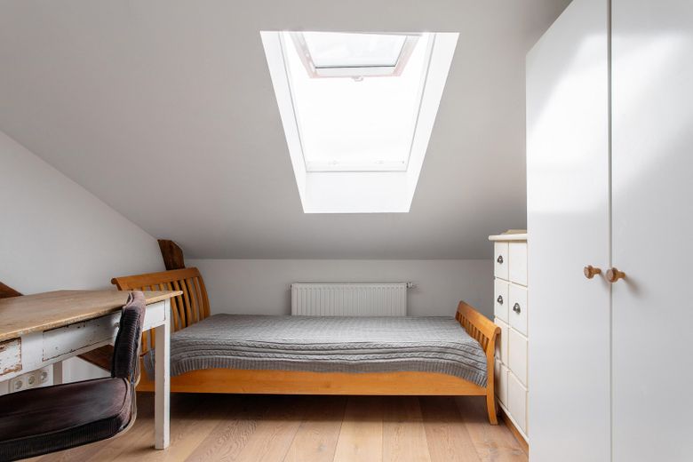 Großzügige Dachgeschoßwohnung – Schlafzimmer 3/Büro
