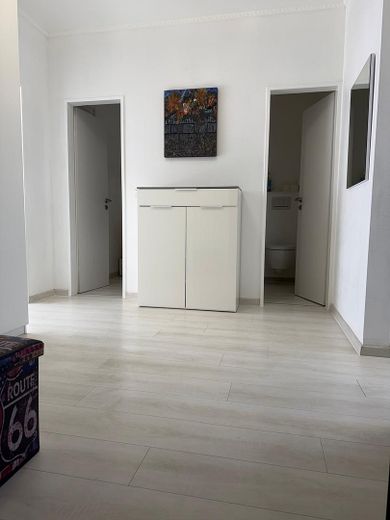 Frisch renovierte, voll möblierte 2-Zimmer-Wohnung mit Balkon in Düsseldorf-Oberbilk – Foto 10