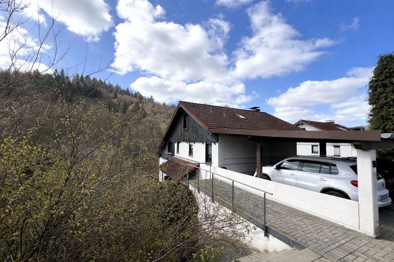 3-4 Zi. Maisonettewohnung mit Balkon, Garage und Garten in naturnaher Lage in Wuppertal-Beyenburg – Außenansicht