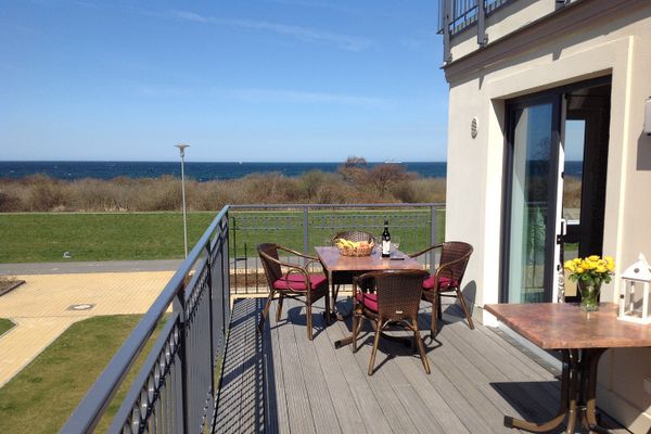 Baltic Sea luxury holiday apartment in Villa Bernstein directly by the sea, 1st line, 1AAA, modern investment property