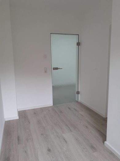 First occupancy after complete renovation/bright apartment approx. 43 m²/in the greenery with balcony/6 min walk to Westpark – Schlafzimmer