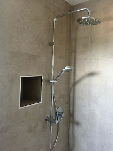 .....Dusche und.......