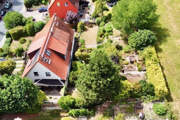 +ESDI+ Le rêve familial dans le meilleur emplacement de Freital – un espace généreux avec un magnifique terrain