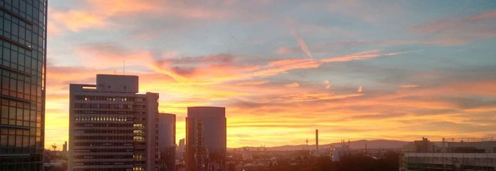 Über den Dächern Offenbachs: Großzügige 3-Zimmer-Wohnung mit zwei Balkonen – provisionsfrei – Panoramablick Sonnenuntergang