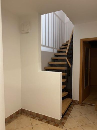 Flur mit Treppenaufgang OG