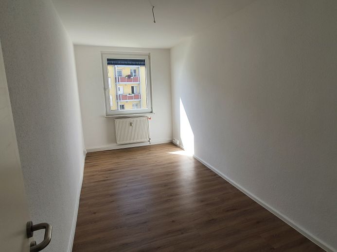 Topsanierte 3-Raum-Wohnung mit Balkon und sehr schöner Einbauküche – Kinderzimmer