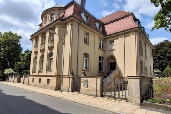 Objekt-Nr.: 7925 - Exklusive sanierte Stadtvilla - Historisches Denkmalobjekt mit Pool und Wellness-Oase im Herzen von Greiz