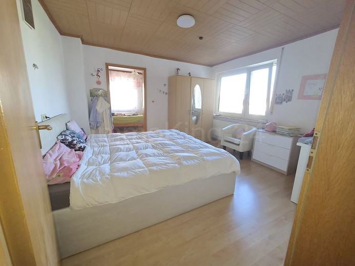 ++ HOCHWERTIGES EIN - ZWEIFAMILIENHAUS MIT ELW ++ VIEL PLATZ IN GUTER LAGE!! ++ – SCHLAFZIMMER 4